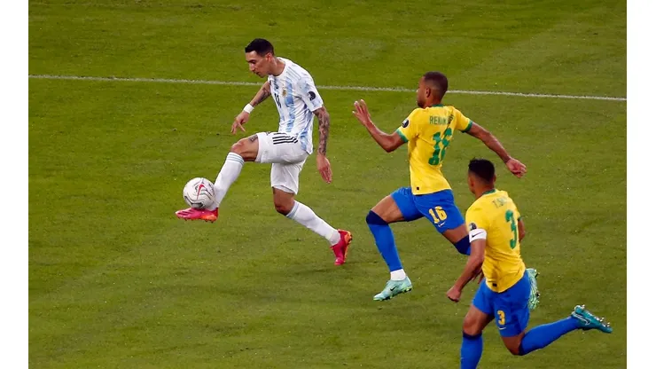 Ángel di María controló con una clase espectacular antes de definir por sobre Ederson en el gol que le dio el título de la Copa América a Argentina