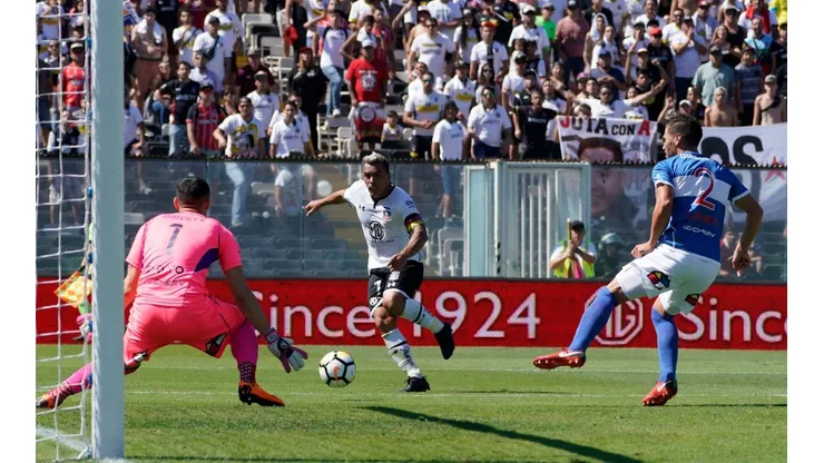 Esteban Paredes en el último triunfo de Colo Colo contra la UC.