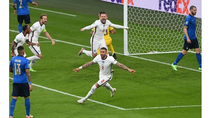 Luke Shaw e Inglaterra se pone 1-0 frente a Italia en la final de la Eurocopa 2020.