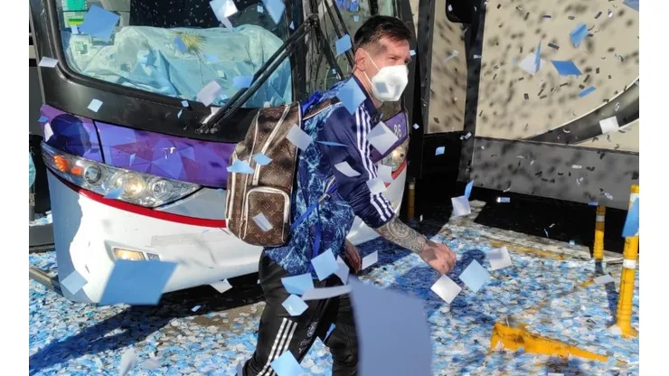 Lionel Messi llegando a la fiesta en Argentina