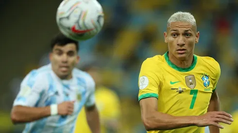 Richarlison se quedó con cuello dos veces frente al arco argentino