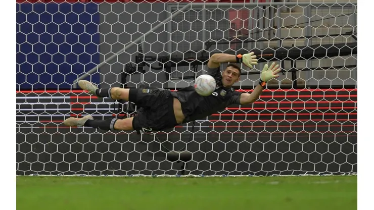 Martínez hizo un show ante Colombia en los penales