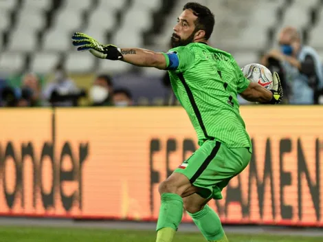 FIFA elige a Bravo como arquero de Sudamérica vs Europa