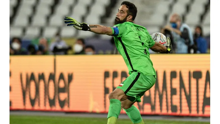 Claudio Bravo es elegido el mejor portero de Sudamérica.