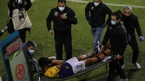 El jugador de Everton estará al menos 5 meses fuera de las canchas.