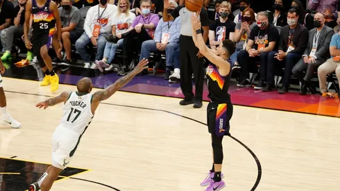 Devin Booker aportó siete de los 20 triples de los Suns.