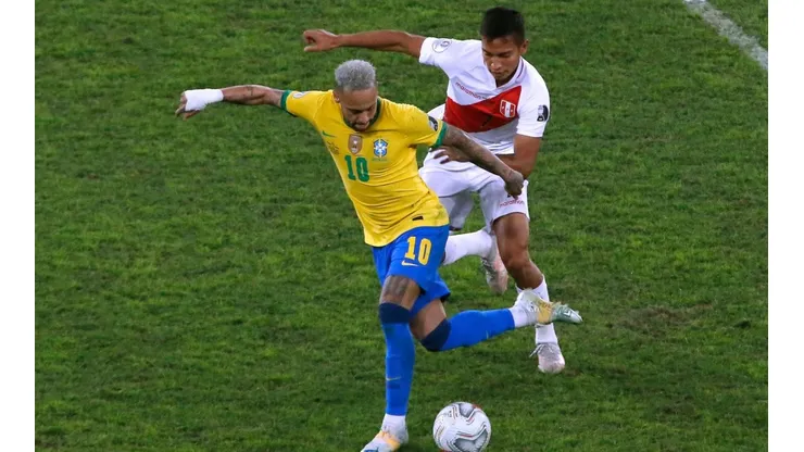 Neymar mostró su molestia con algunos hinchas brasileños.
