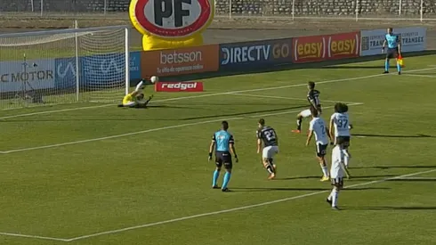 Cortés contuvo el penal de Jiménez y Colo Colo sigue en ventaja