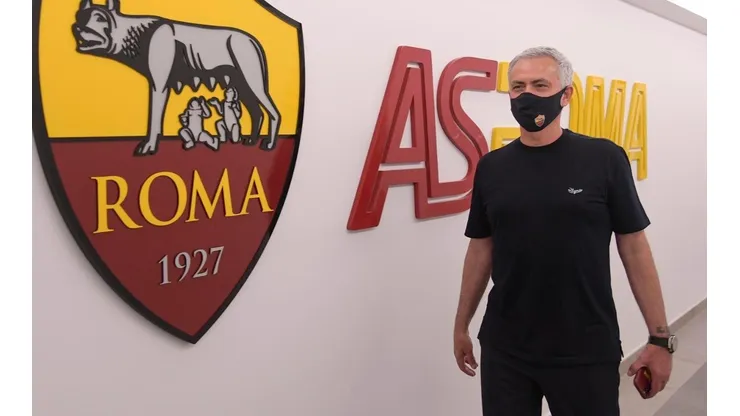 Mourinho ácido en su presentación como nuevo DT de la Roma.
