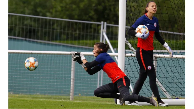 Christiane Endler y Ryann Torrero, el quiebre entre arqueras de la Roja.