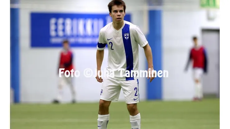 Matías Kivikko jugando por las selecciones menores de Finlandia