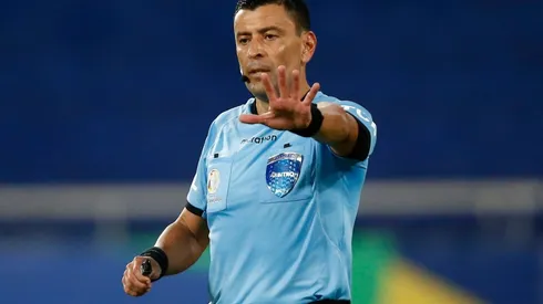 Siguen las críticas para Tobar