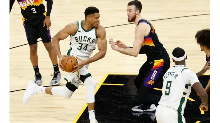 Giannis Antetokounmpo de los Bucks aún está en duda para la serie final de la NBA.