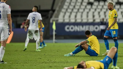 Brasil sufrió ante Chile al quedar con uno menos