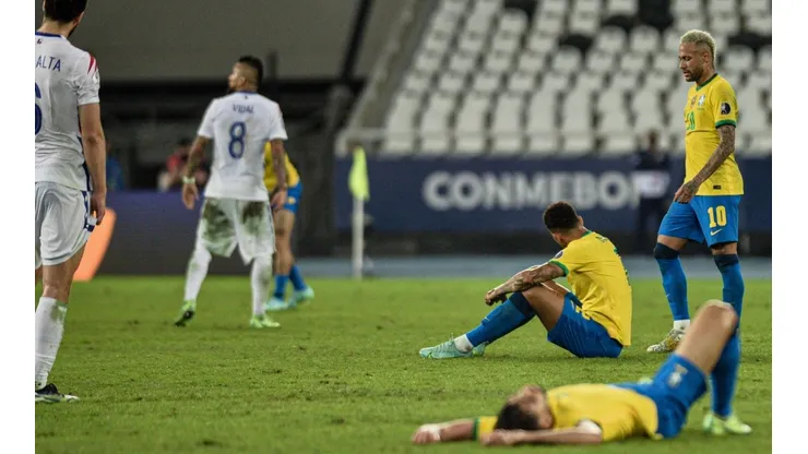 Brasil sufrió ante Chile al quedar con uno menos
