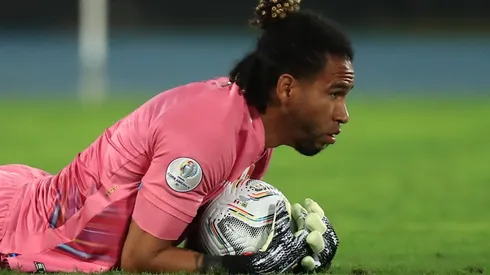 Pedro Gallese también le cayó con todo al árbitro chileno Roberto Tobar.