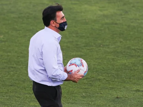 Colo Colo mira de reojo la renovación de Gustavo Quinteros