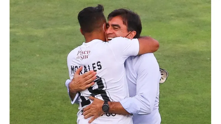 Iván Morales pasa un gran momento y Gustavo Quinteros ha sido un gran apoyo para él en Colo Colo.