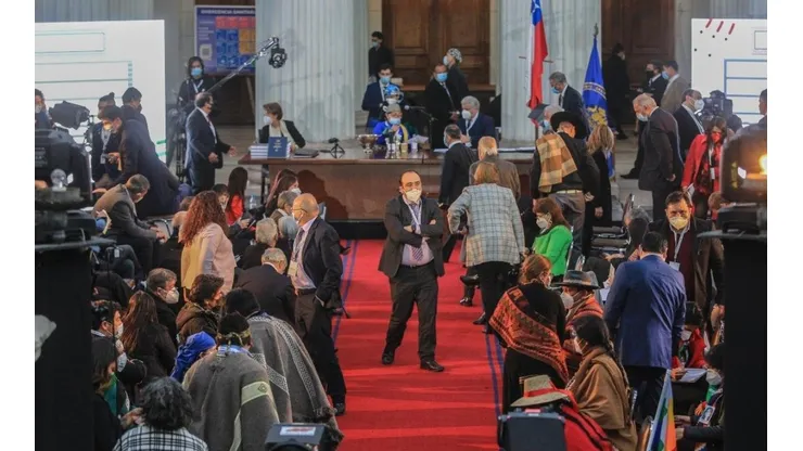 Una jornada inicial muy ajetreada se vivió en el ex Congreso Nacional de Santiago.