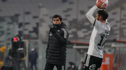 Gustavo Quinteros entrega el parte médico de Colo Colo