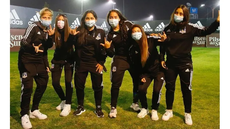 Martina Osses, Anaís Cifuentes, Margarita Collinao, Catalina Segovia, Tamara Mansilla y Bárbara Medel, futbolistas del Cacique y peloteras en Colo Colo vs La Serena.