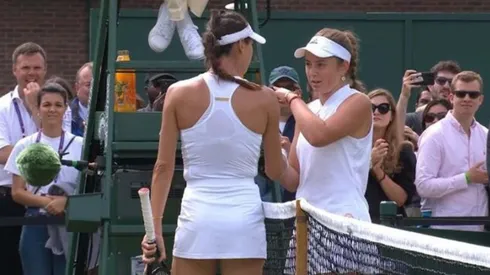 Ostapenko y Tomljanovich discutiendo en la red