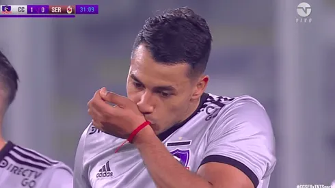 Iván Morales celebra un nuevo gol en su mejor temporada como profesional en Colo Colo.