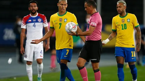 Richarlison incendia la polémica del Chile-Brasil con bencina.