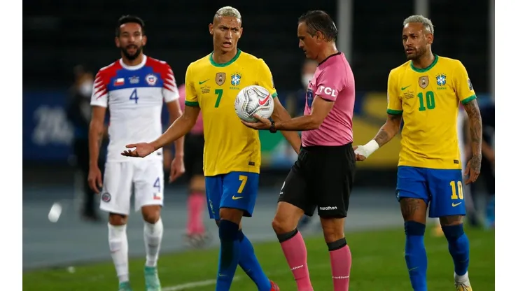 Richarlison incendia la polémica del Chile-Brasil con bencina.