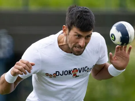 Djokovic se prepara para medirse ante Garin jugando fútbol