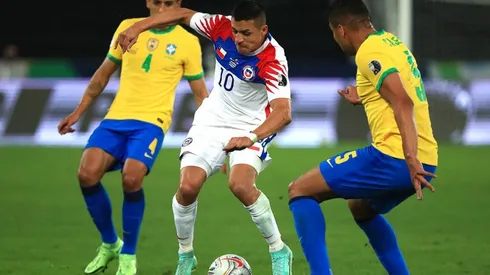 Alexis sólo pudo jugar un tiempo ante Brasil