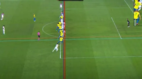 El milimétrico fuera de juego de Erick Pulgar ante Brasil.