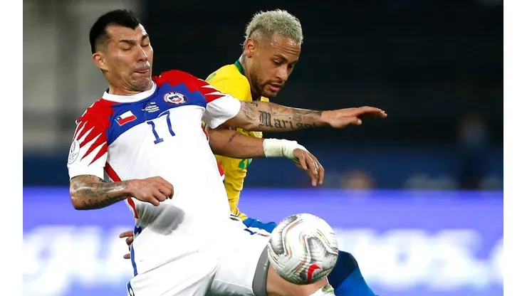 Gary Medel durante el partido de Chile con Brasil en la Copa América.
