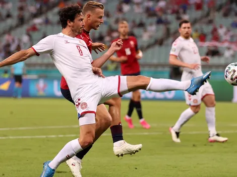 Dinamarca clasifica a semis y revive su sueño de verano