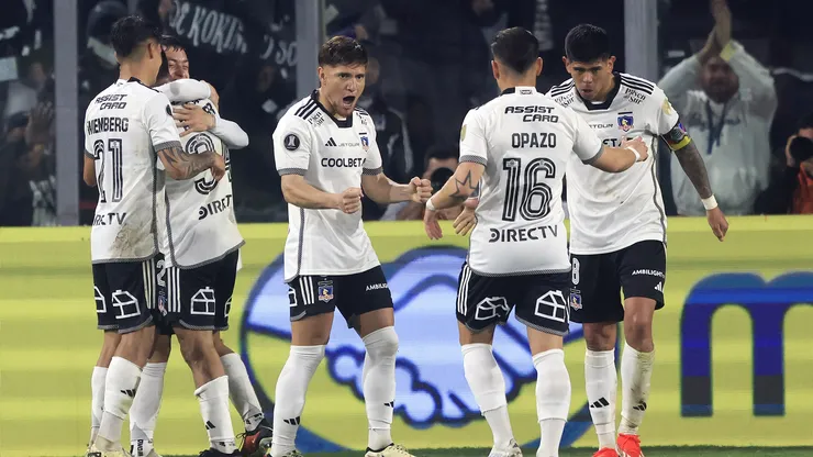 Elige el uniforme de Colo Colo como uno de los más lindos.