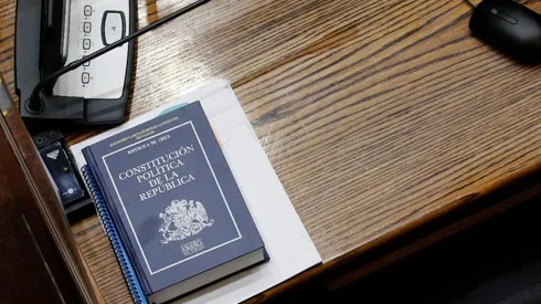 La constitución de 1980 transita por la cuerda floja.