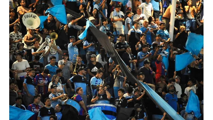 Los hinchas están a poco de regresar a los estadios de nuestro país, y la campaña de TNT Sports junto al Gobierno incentivan la inoculación para cuidarnos contra el covid.