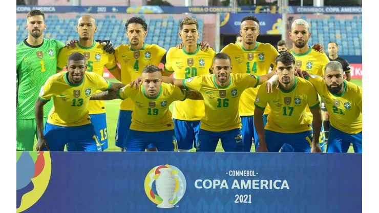 Tite aún no define la formación de Brasil para enfrentar a Chile