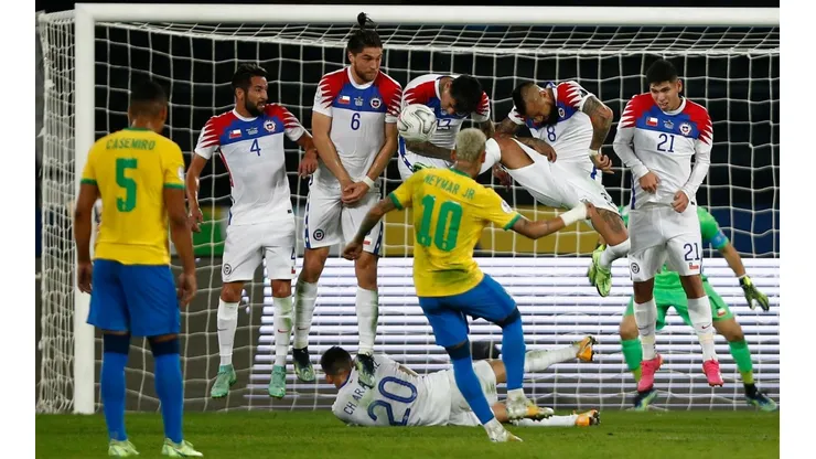 Chile pierde 1-0 ante Brasil y queda fuera de la Copa América