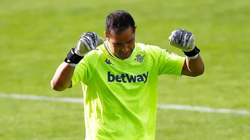 En Betis están muy contentos con la presencia de Bravo en el arco
