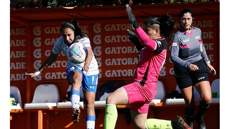Carla Pérez fue una de las goleadoras de la UC ante Cobresal el fin de semana.