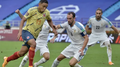 Uruguay y Colombia juegan un apretado partido en cuartos.