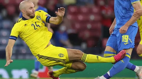 El momento de la patada de Danielson a Besedin