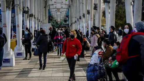 ¿Se puede viajar a otra región si mi comuna está en Fase 2?