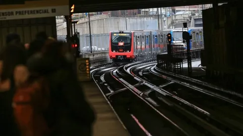 El Metro funciona pese a la Cuarentena (Fase 1) en Santiago.