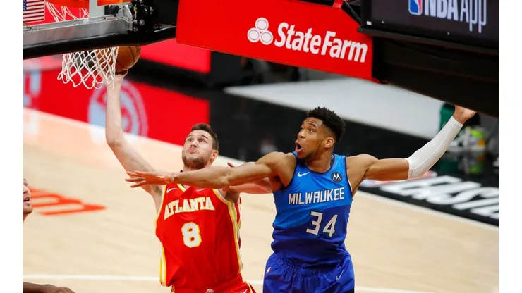 Milwaukee Bucks lidera la serie por 2-1 sobre los Atlanta Hawks.