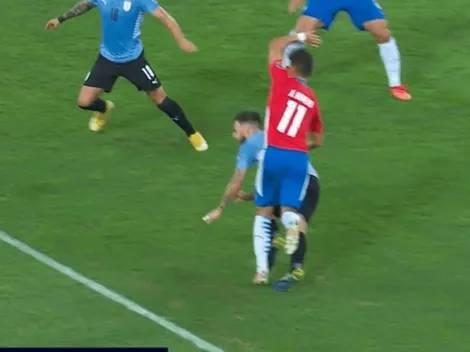 Video: Un penal le da la ventaja a Uruguay ante Paraguay