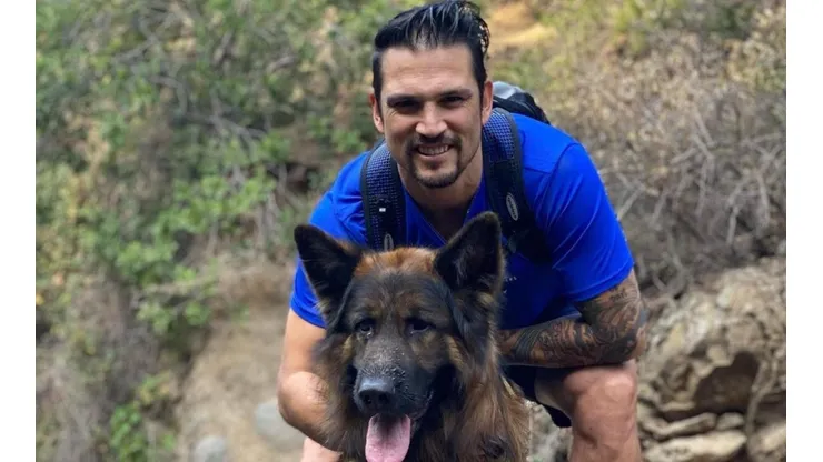 Mark González se encontraba de paseo en un cerro cuando tuvo el incidente