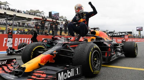 El holandés llegó P1 delante de Bottas y Hamilton para seguir líder del mundial de pilotos.