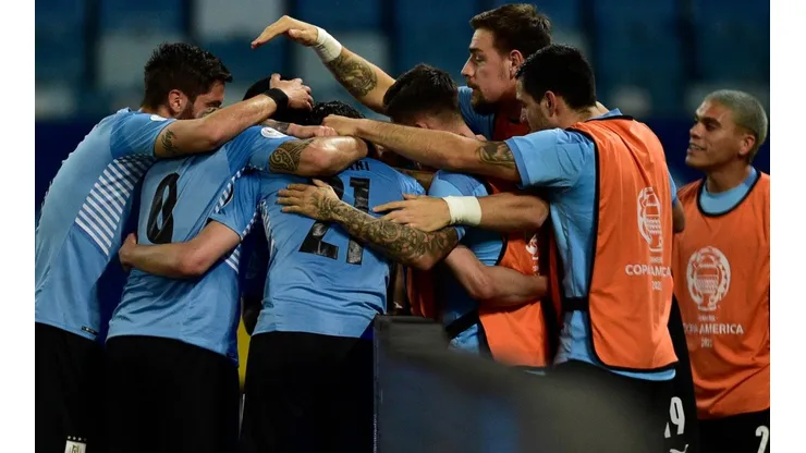 Uruguay juega ante Paraguay en el último partido del grupo de Chile